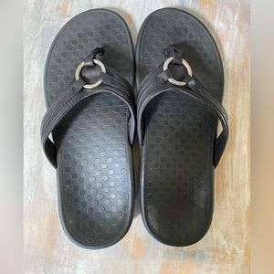 Vionic flip flops